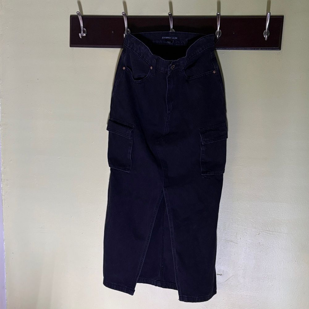 Sincerely Jules Black Denim Maxi Skirt with Cargo Pockets and Slit Size 3/26